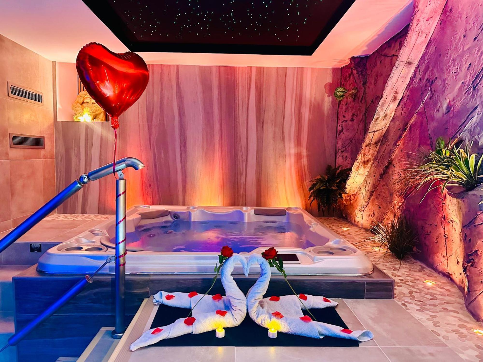 Les Secrets Rooms - Bonneval - Love Room - Spa Et Hammam Privatif Zewnętrze zdjęcie