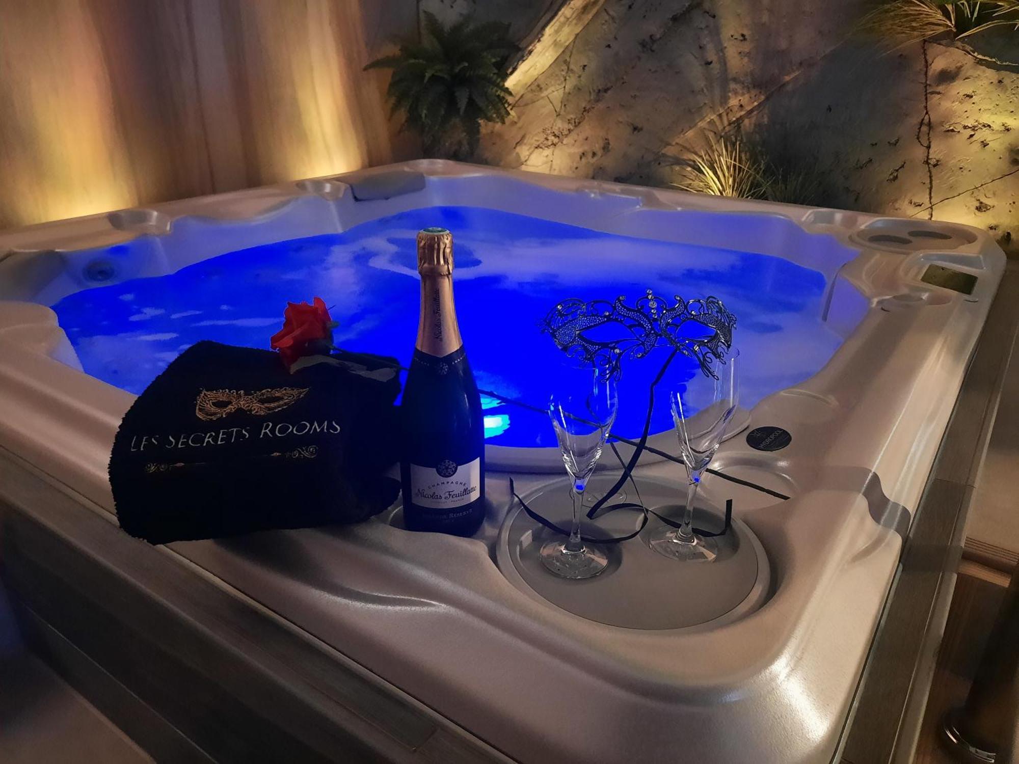 Les Secrets Rooms - Bonneval - Love Room - Spa Et Hammam Privatif Zewnętrze zdjęcie