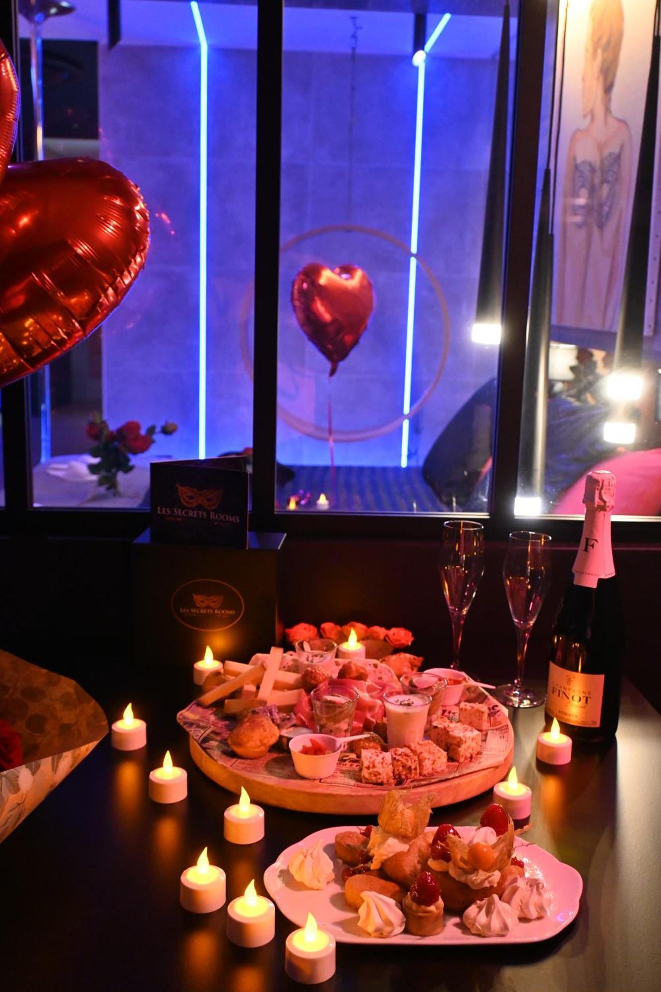 Les Secrets Rooms - Bonneval - Love Room - Spa Et Hammam Privatif Zewnętrze zdjęcie